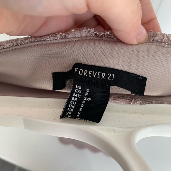 Forever 21 Lace Overlay Pencil Skirt Size Small - Picture 8 of 8